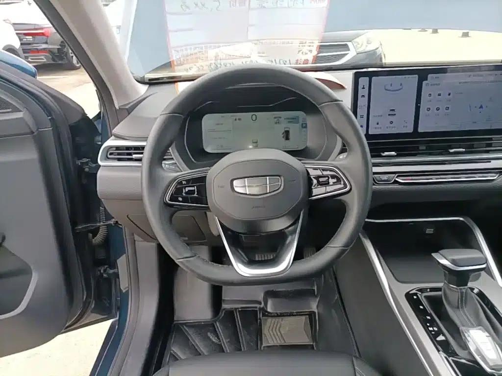 Geely Emgrand 2026 4 Millionth Anniversary Edition 1.5L CVT Flying Model — миниатюра 11