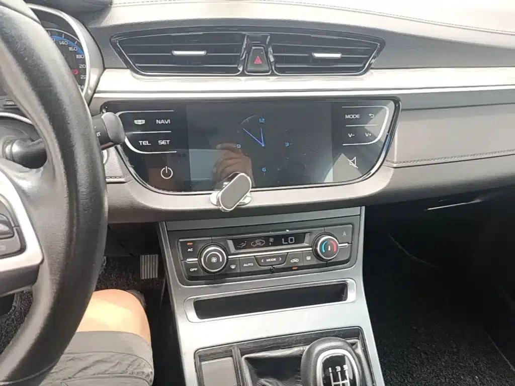 Geely Emgrand 2019 Leading Edition 1.5L Manual Deluxe Model (China VI Emission Standard) — миниатюра 13
