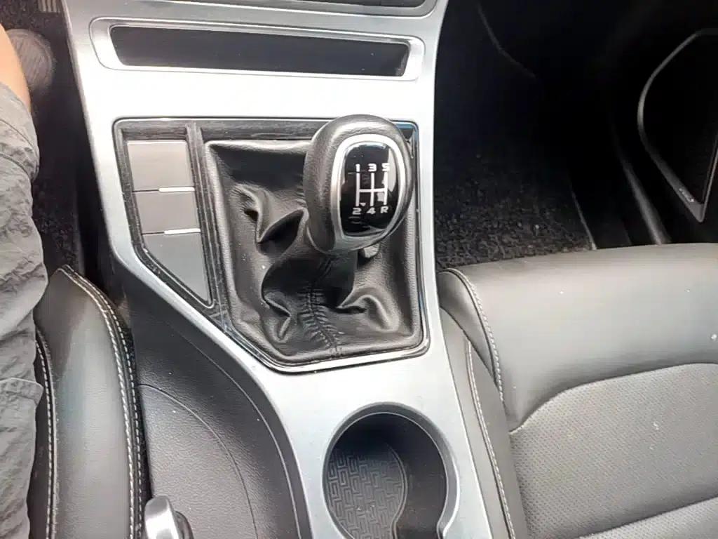 Geely Emgrand 2019 Leading Edition 1.5L Manual Deluxe Model (China VI Emission Standard) — миниатюра 14