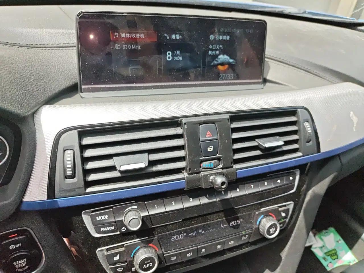 BMW 3 Series 2019 320i M Sport Package — миниатюра 13