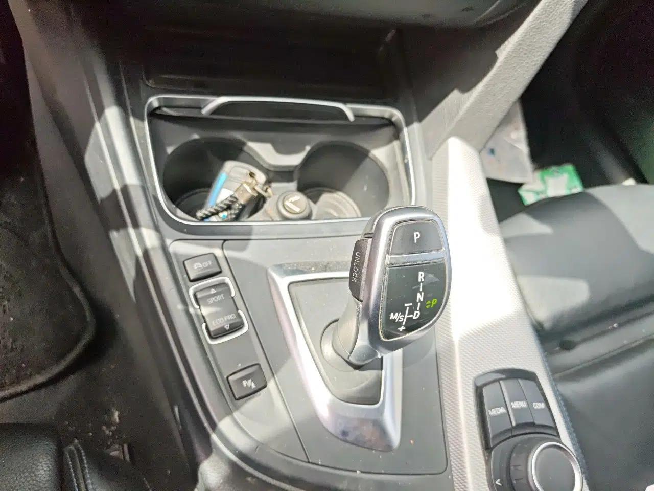 BMW 3 Series 2019 320i M Sport Package — миниатюра 14