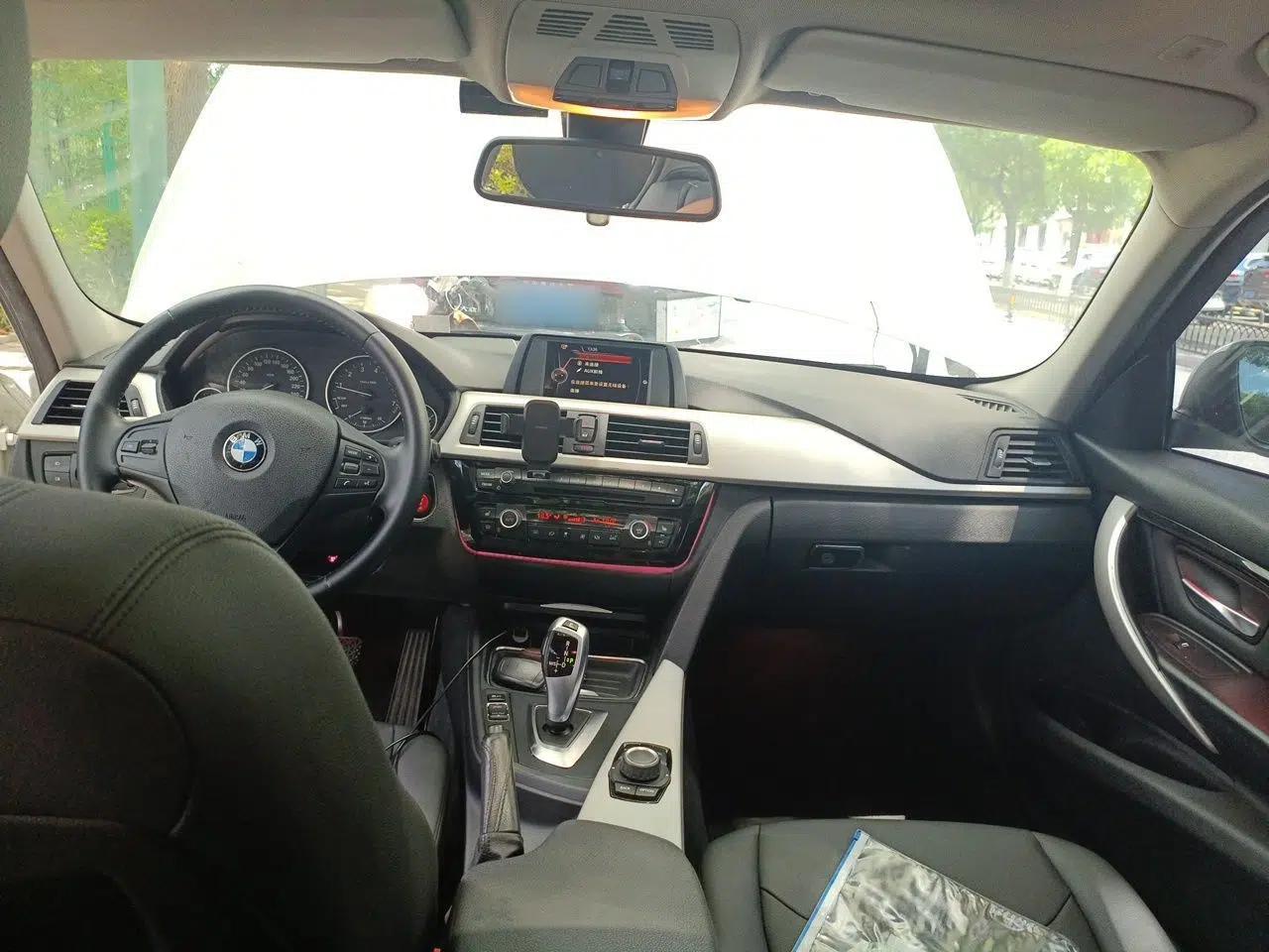 BMW 3 Series 2015 320i Luxury Line Stylish Edition — миниатюра 9