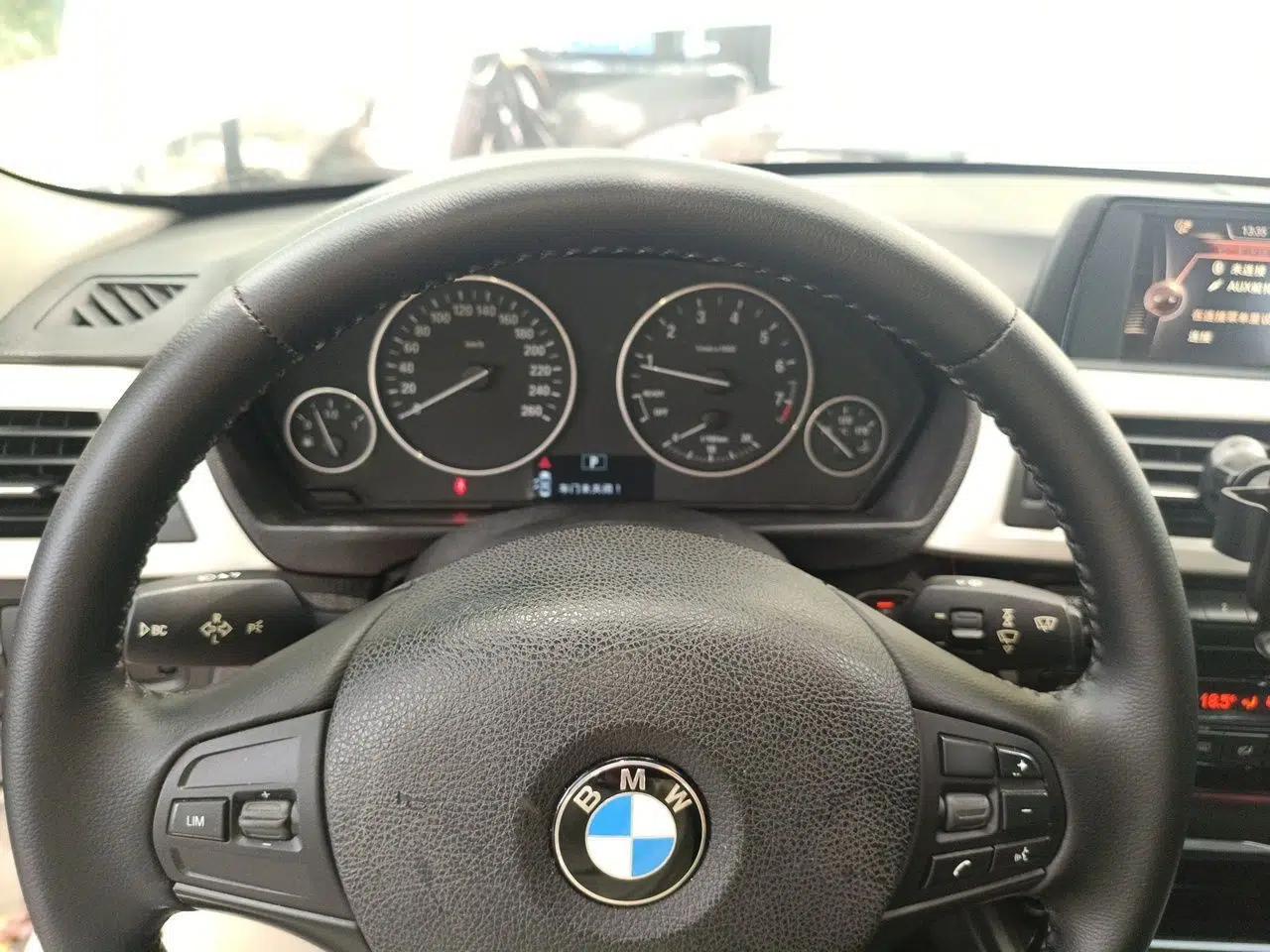 BMW 3 Series 2015 320i Luxury Line Stylish Edition — миниатюра 10