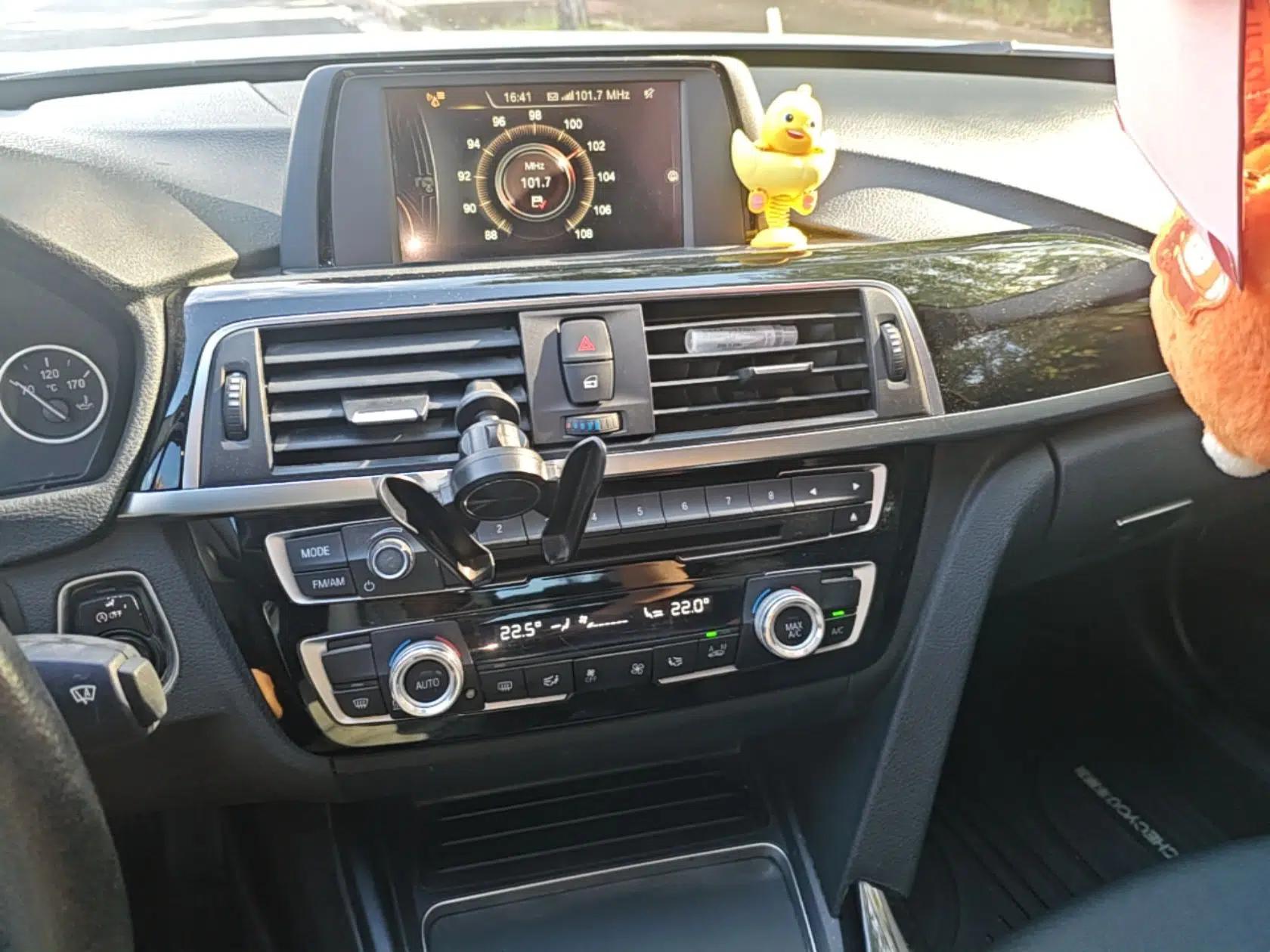 BMW 3 Series 2017 320Li Fashion Model — миниатюра 13