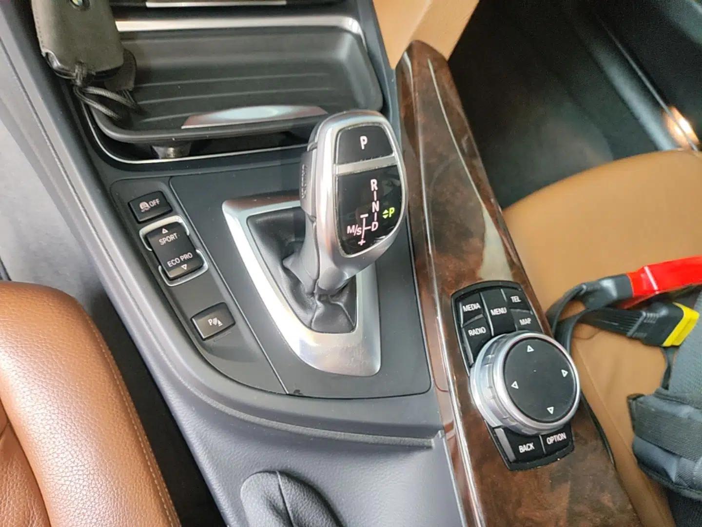 BMW 3 Series 2015 320Li Luxury Design Package Premium Edition — миниатюра 22
