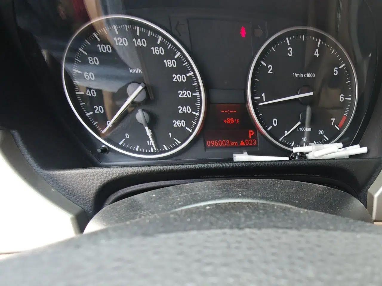 BMW 3 Series 2012 320i Luxury Edition — миниатюра 12
