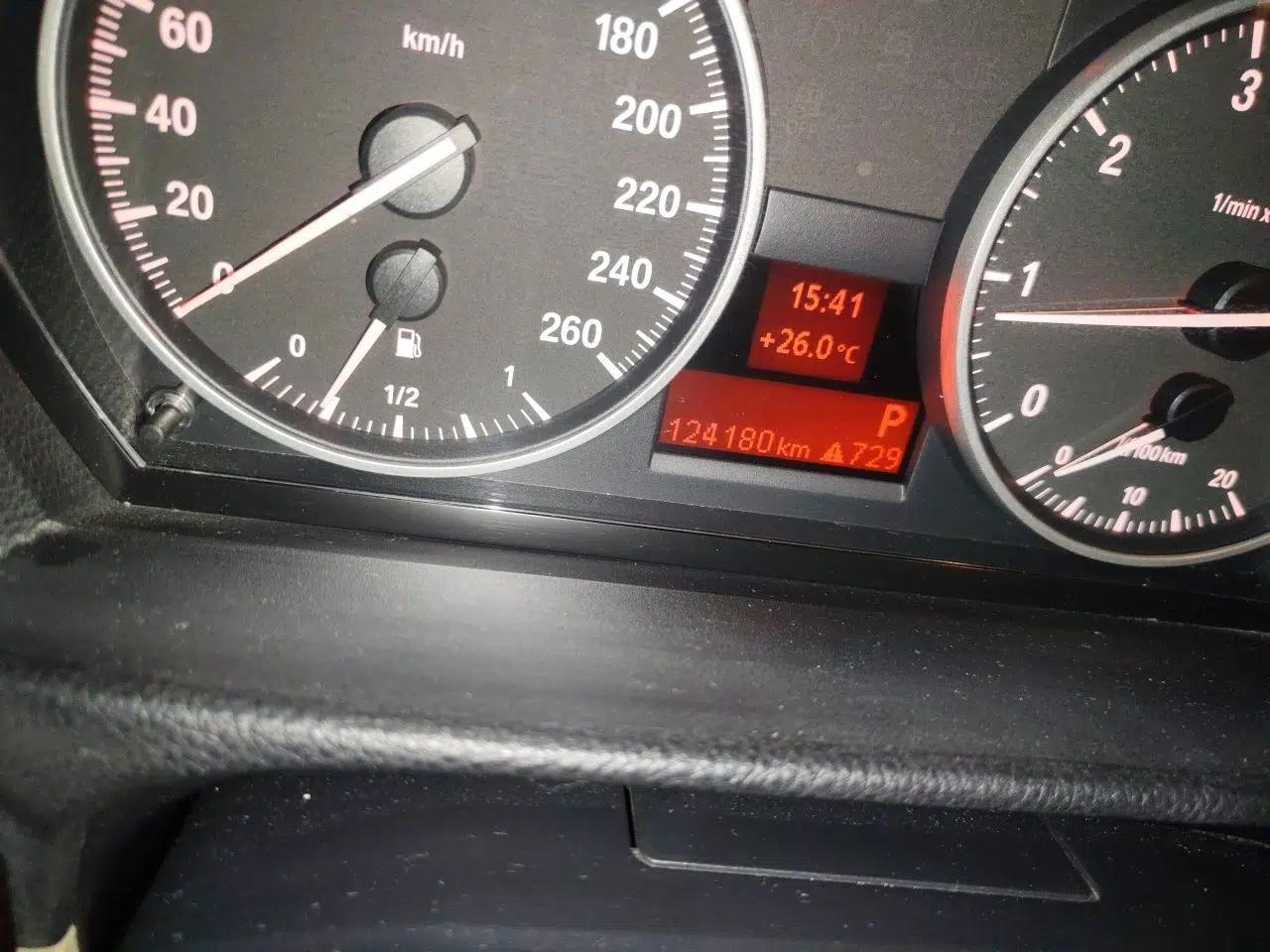 BMW 3 Series 2011 320i Sport Edition — миниатюра 12