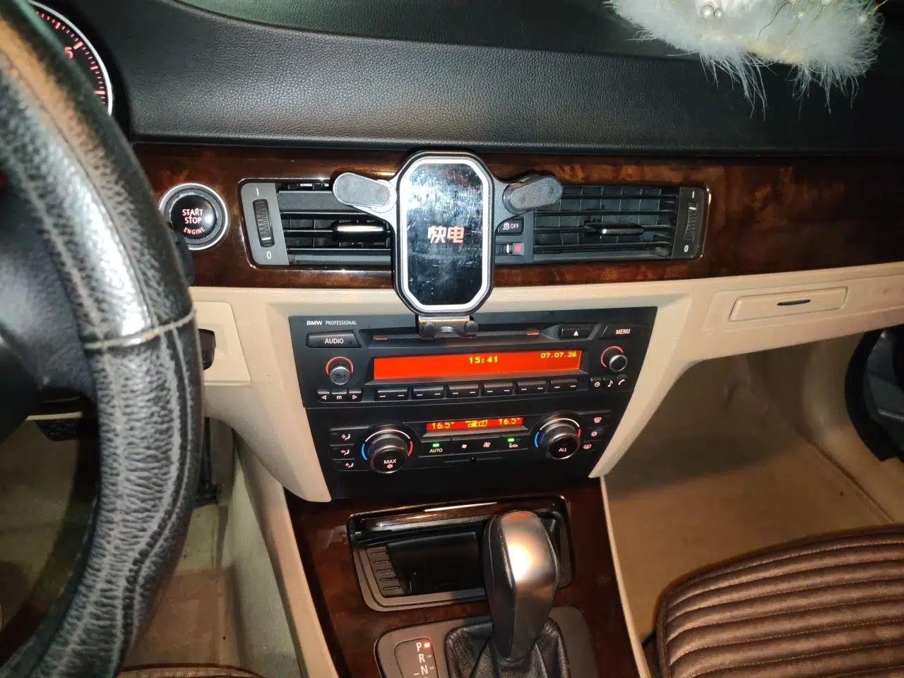 BMW 3 Series 2011 320i Sport Edition — миниатюра 13