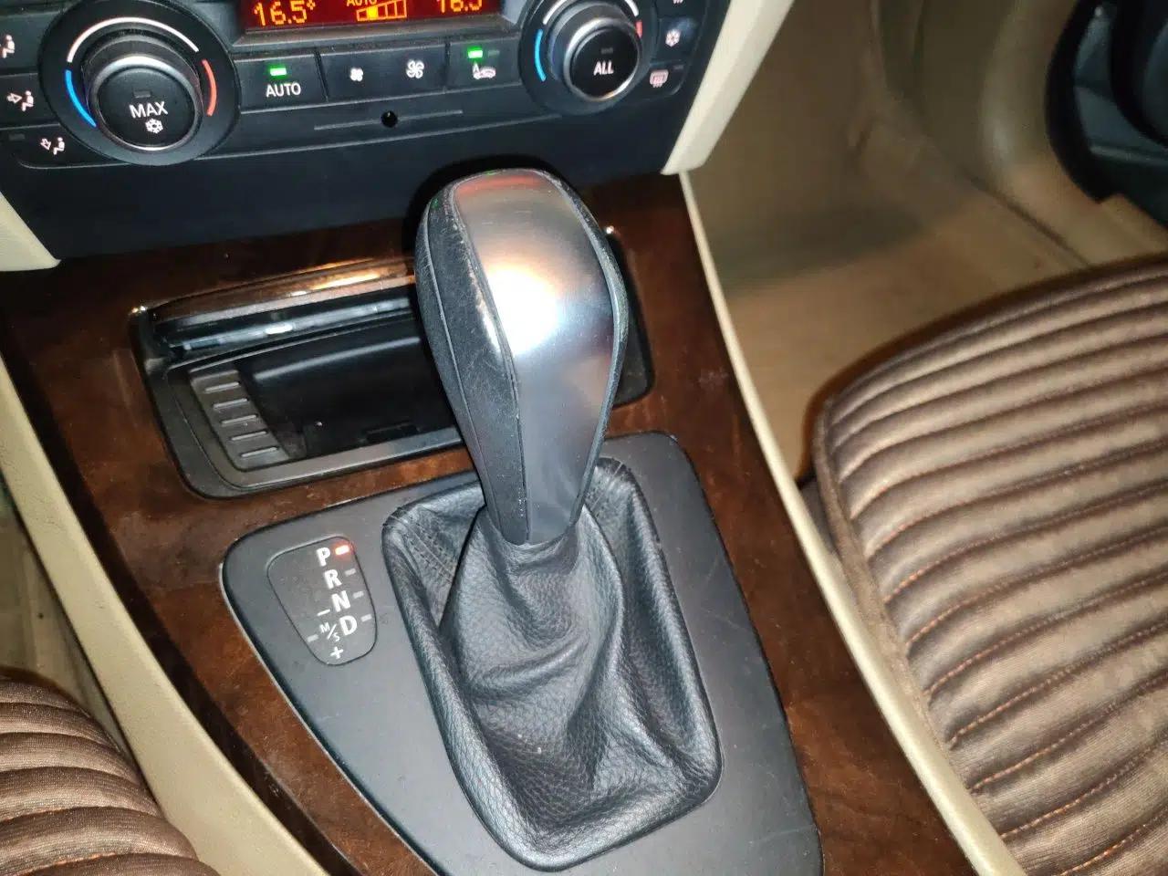 BMW 3 Series 2011 320i Sport Edition — миниатюра 14