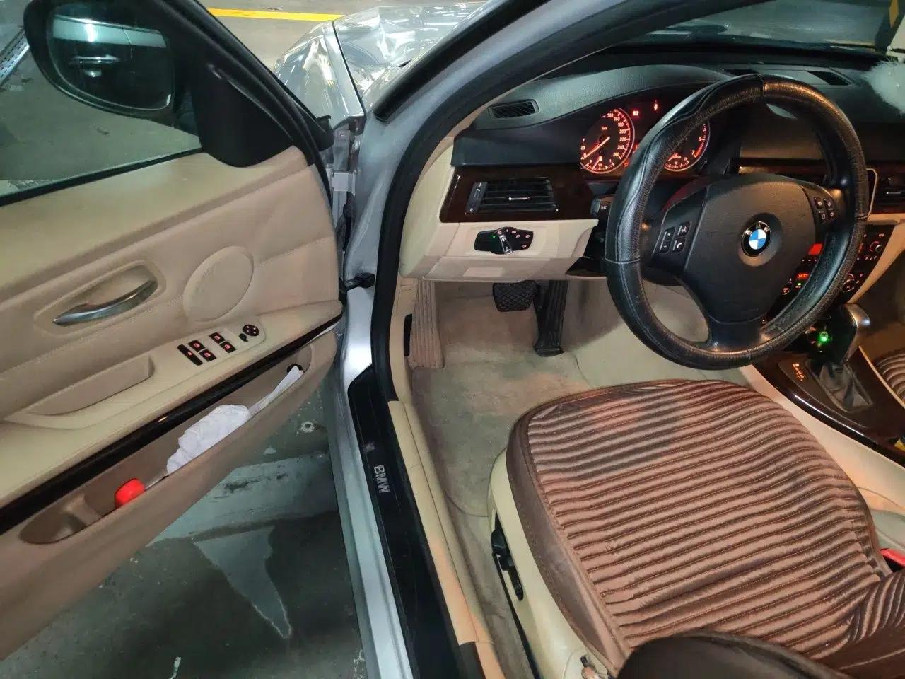 BMW 3 Series 2011 320i Sport Edition — миниатюра 16