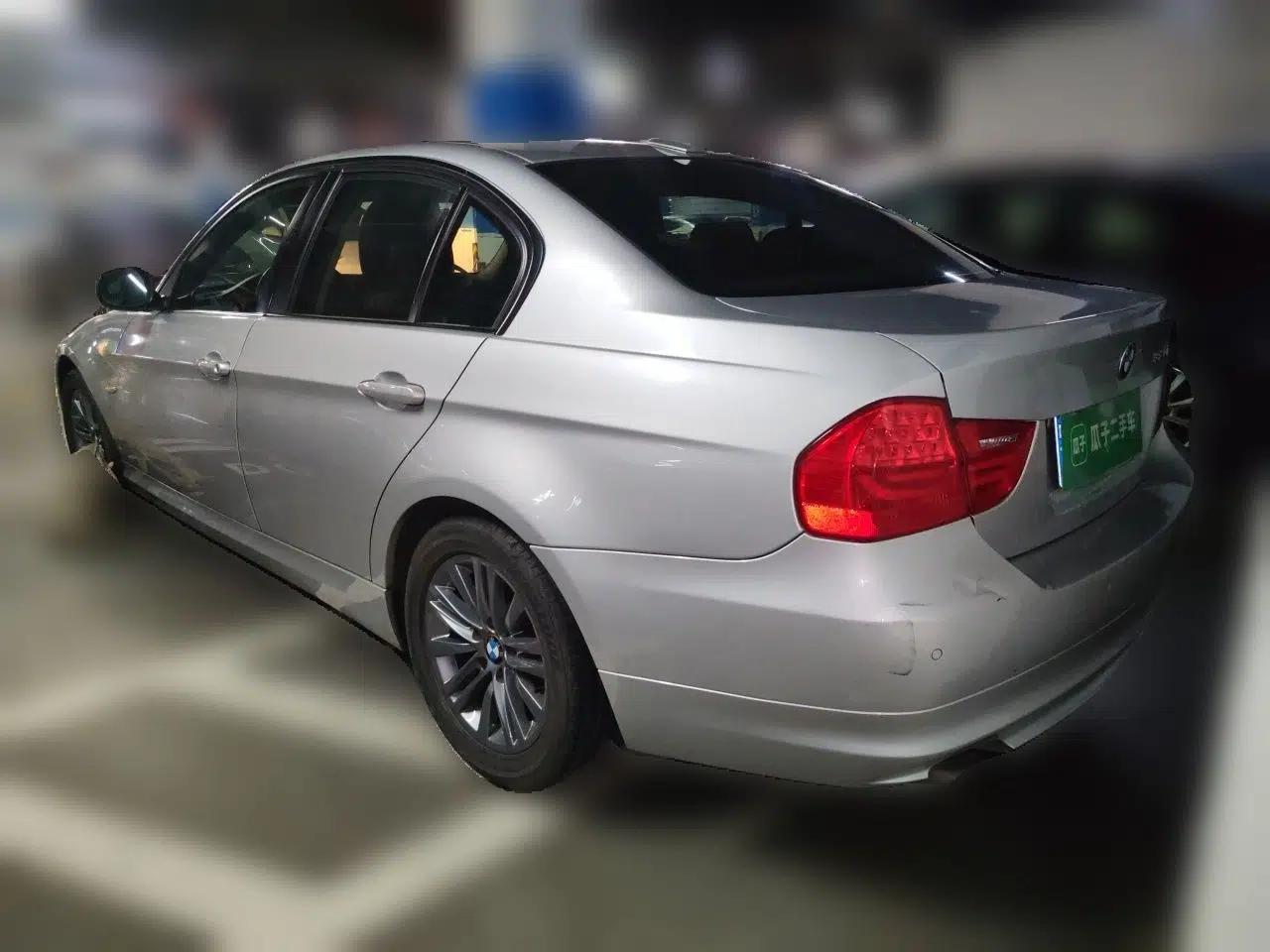 BMW 3 Series 2011 320i Sport Edition — миниатюра 4