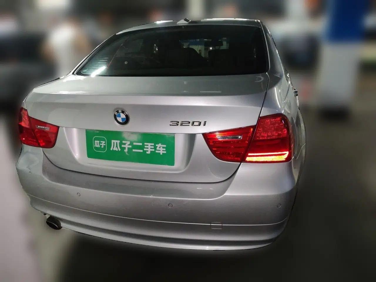 BMW 3 Series 2011 320i Sport Edition — миниатюра 5