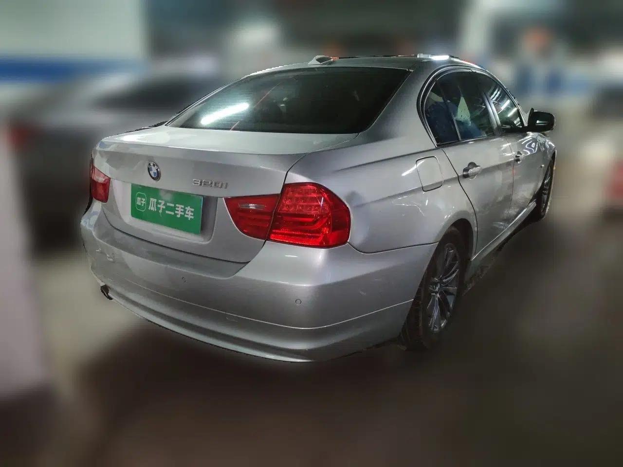 BMW 3 Series 2011 320i Sport Edition — миниатюра 6