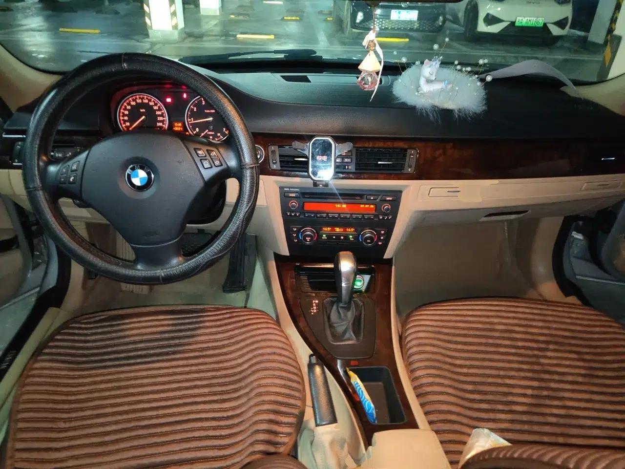 BMW 3 Series 2011 320i Sport Edition — миниатюра 9