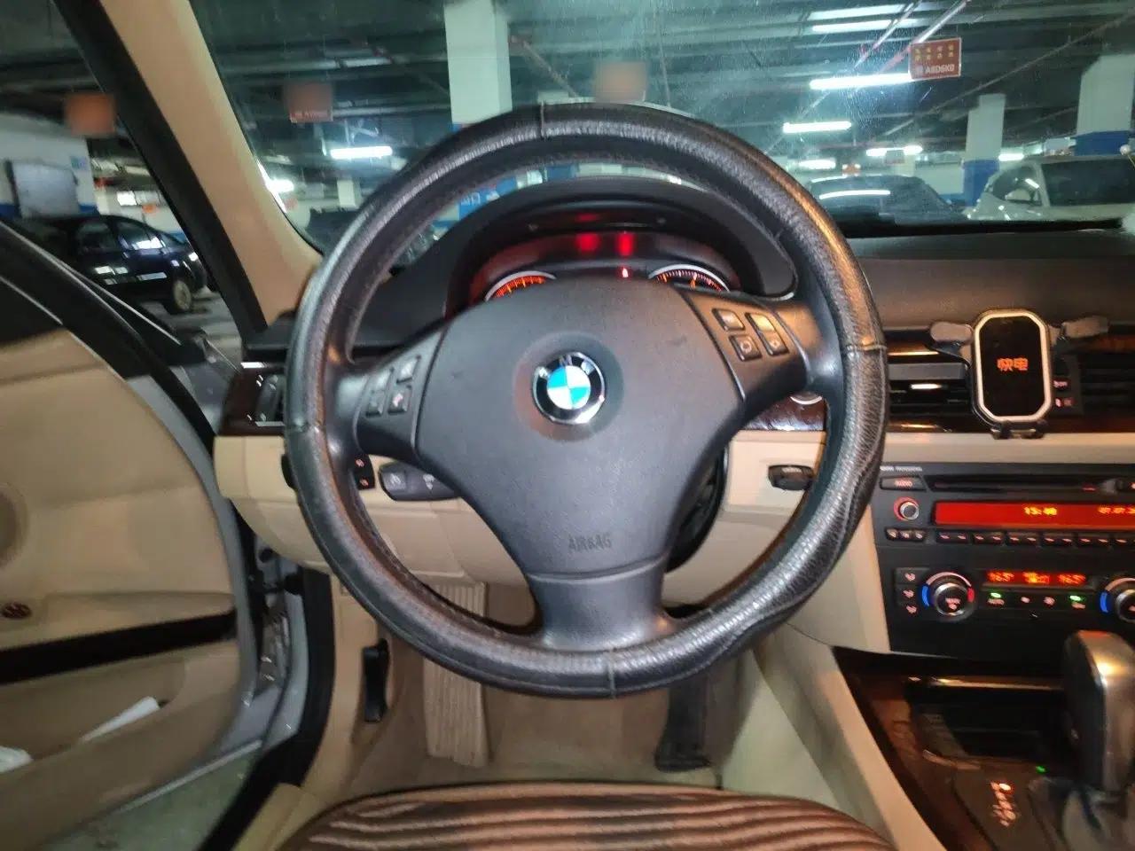 BMW 3 Series 2011 320i Sport Edition — миниатюра 10