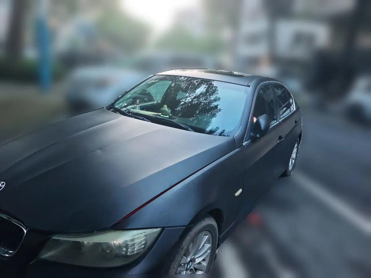 BMW 3 Series 2011 320i Sport Edition — миниатюра 1
