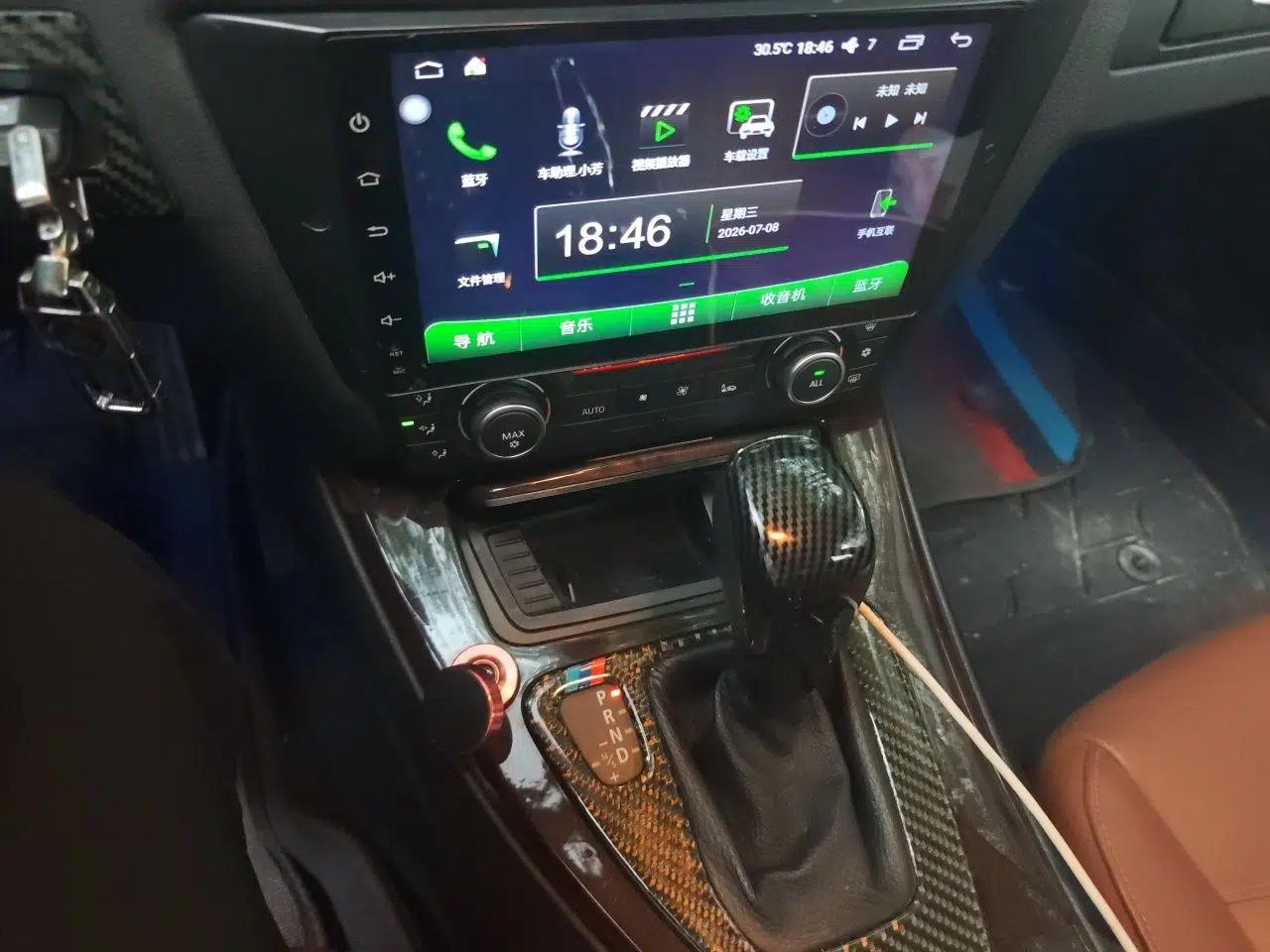 BMW 3 Series 2011 320i Sport Edition — миниатюра 14