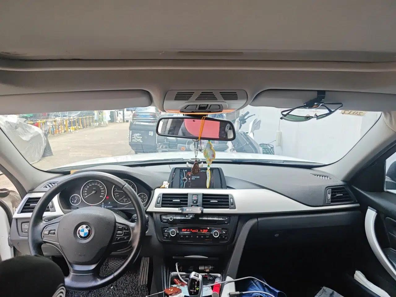 BMW 3 Series 2013 320i Sport Edition — миниатюра 9