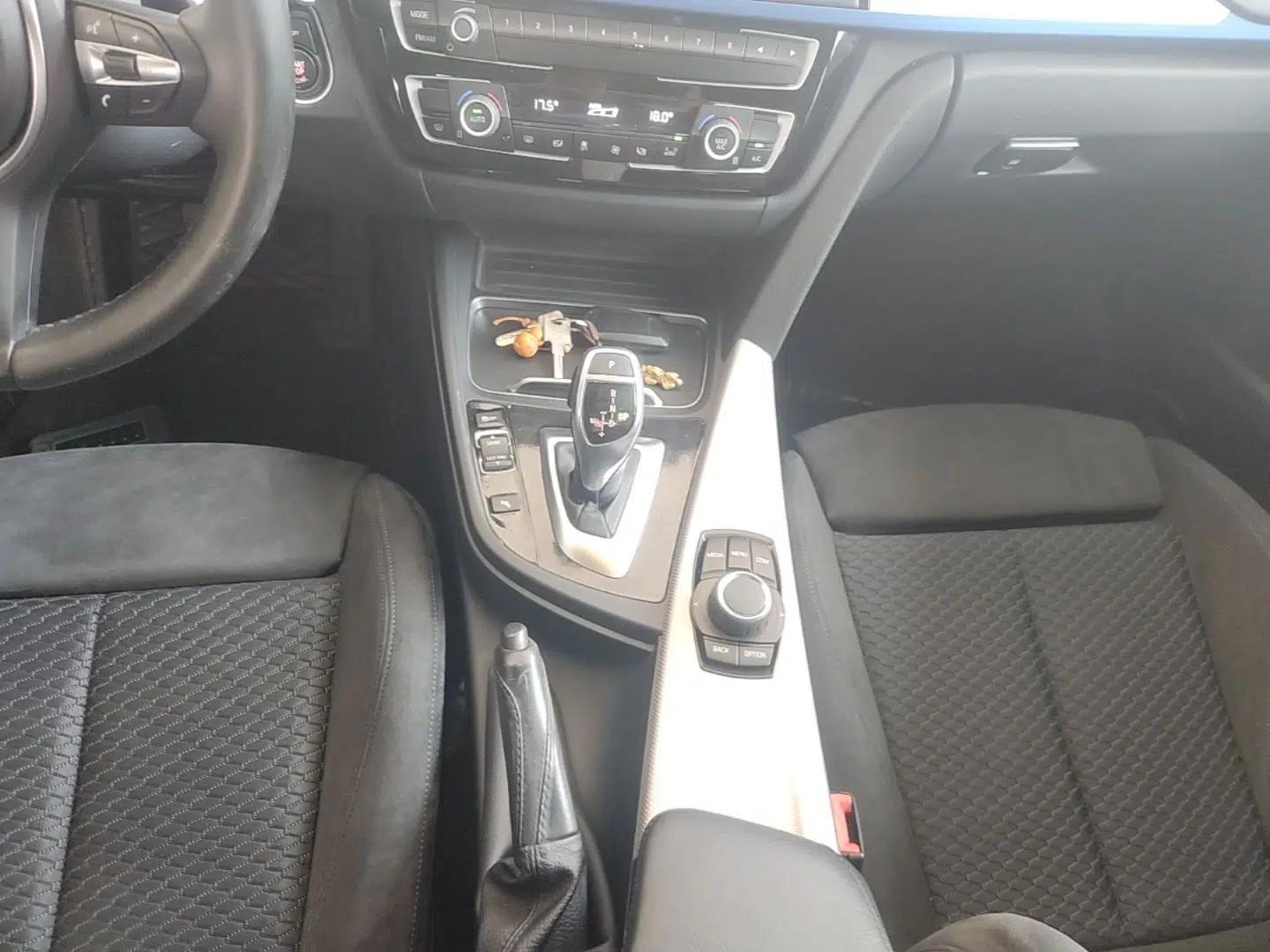 BMW 3 Series 2018 320i M Sport Package — миниатюра 16