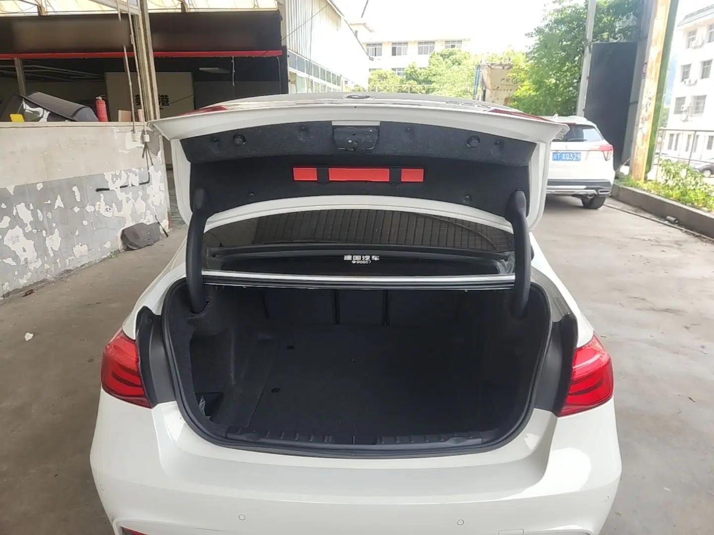 BMW 3 Series 2018 320i M Sport Package — миниатюра 22