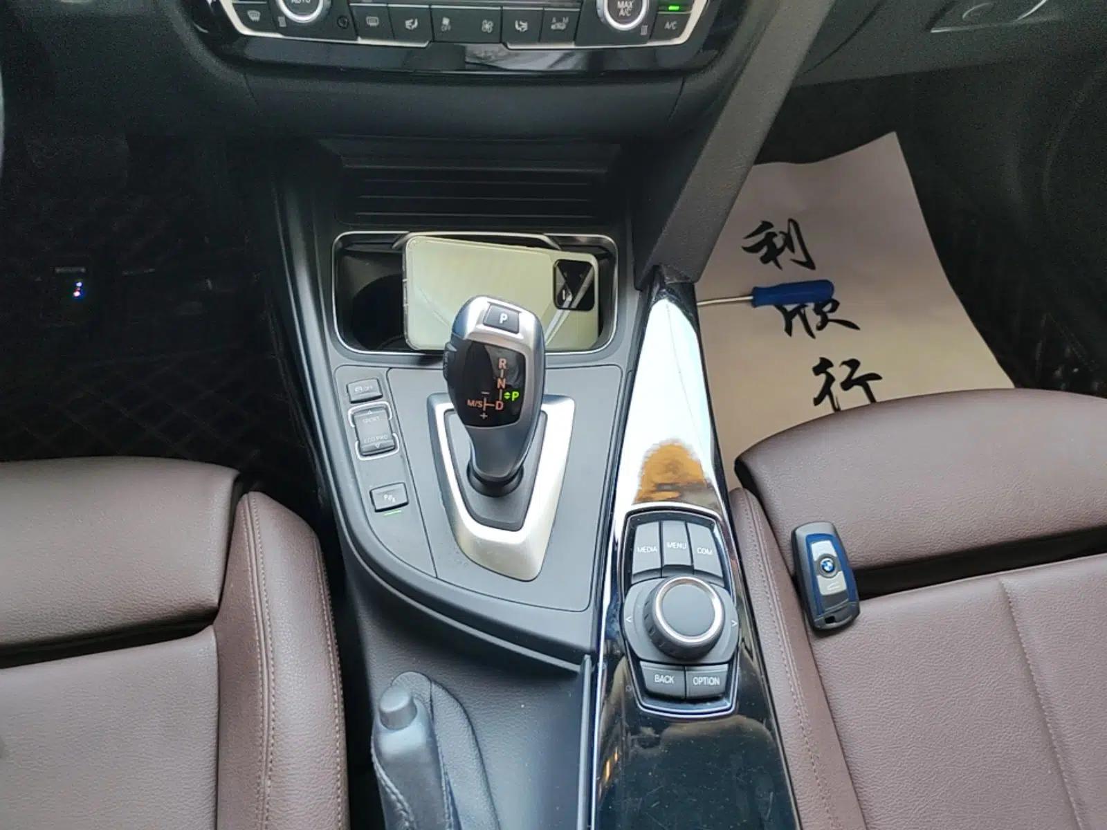 BMW 3 Series 2018 320Li Fashion Model — миниатюра 16