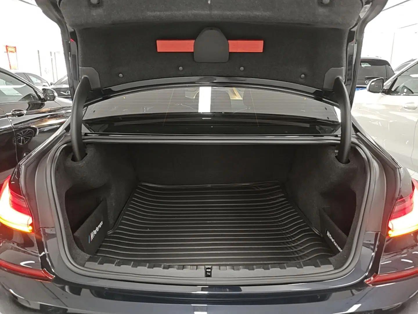 BMW 3 Series 2021 Second Facelift 325Li M Sport Package — миниатюра 22