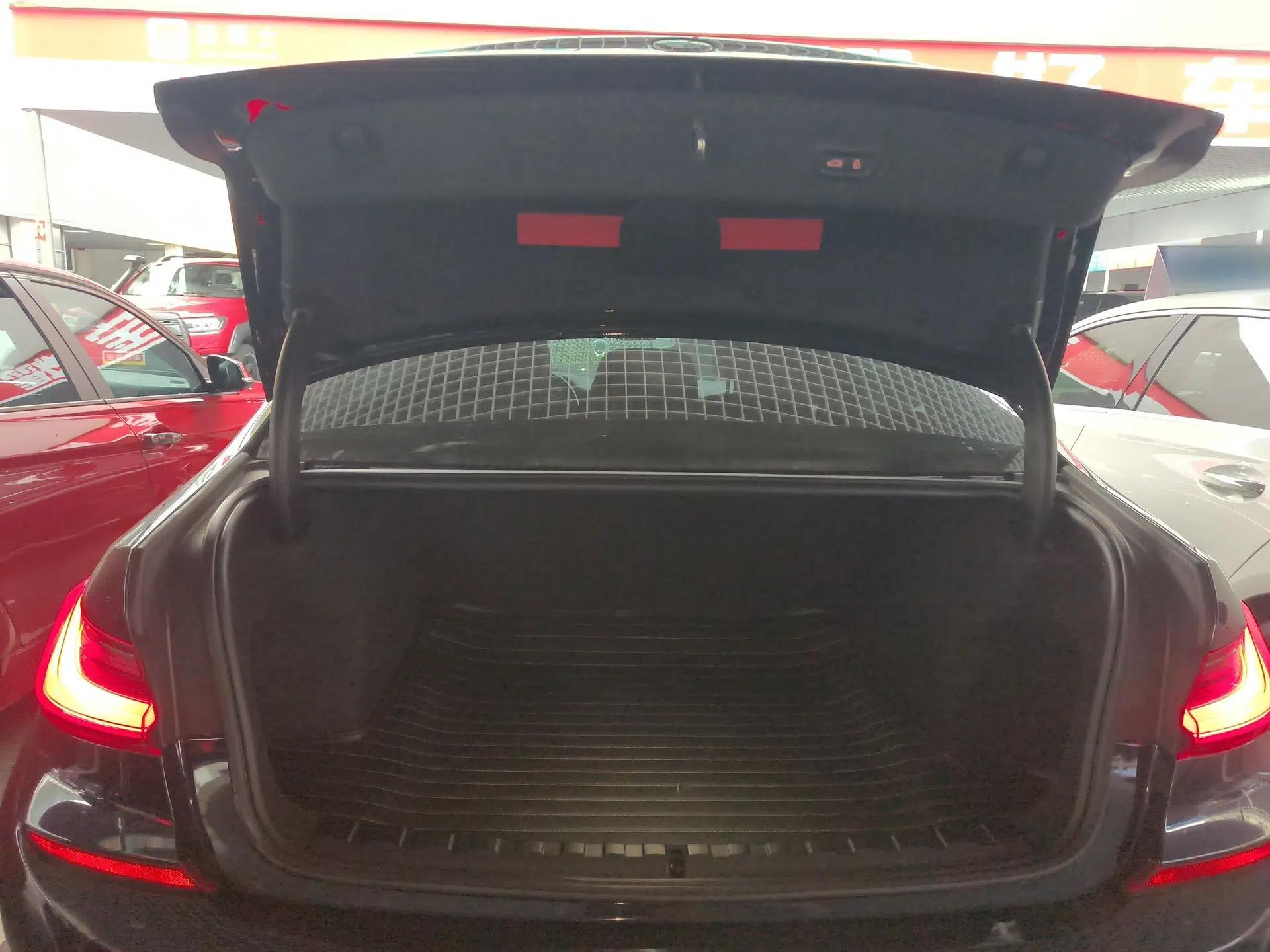 BMW 3 Series 2021 325Li M Sport Package — миниатюра 22