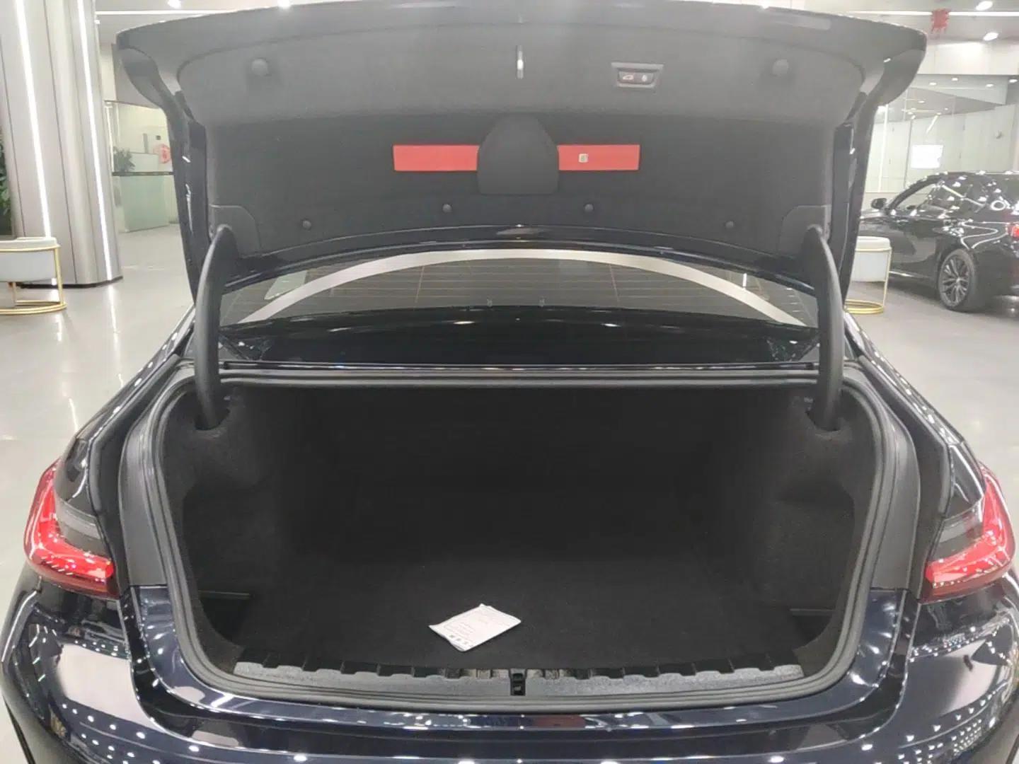 BMW 3 Series 2024 325Li M Sport Package — миниатюра 22