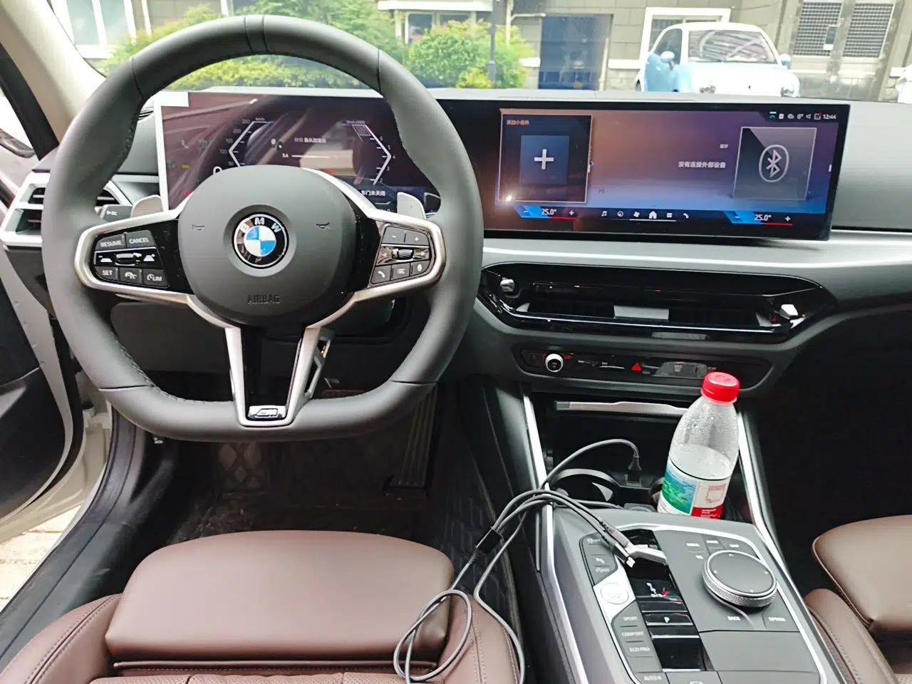 BMW 3 Series 2025 325i M Sport Package — миниатюра 9