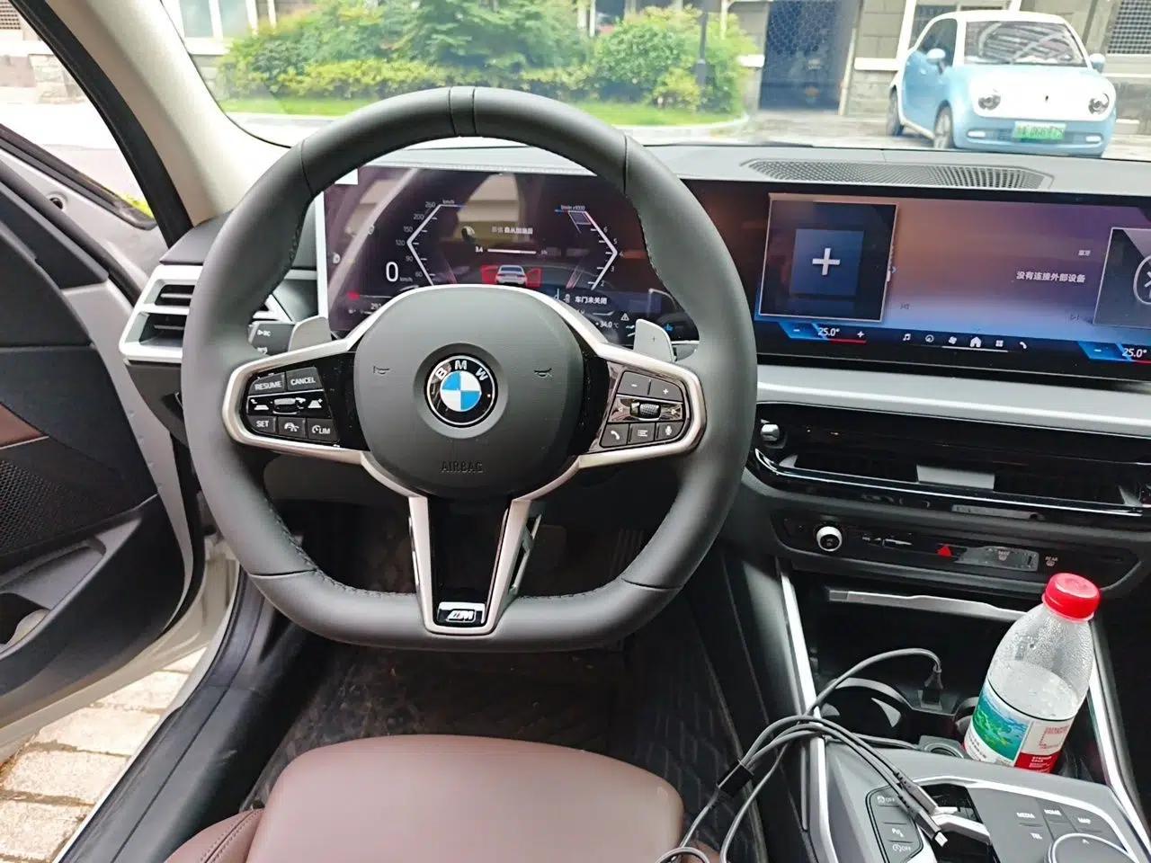 BMW 3 Series 2025 325i M Sport Package — миниатюра 10