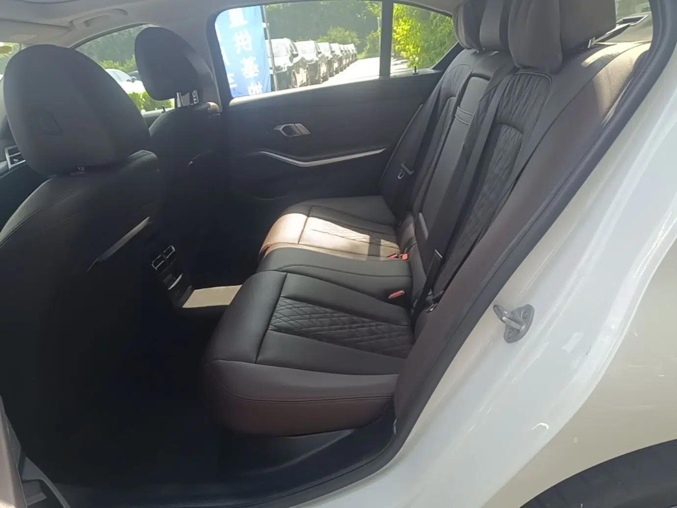 BMW 3 Series 2025 330Li M Sport Shadowline Package — миниатюра 20