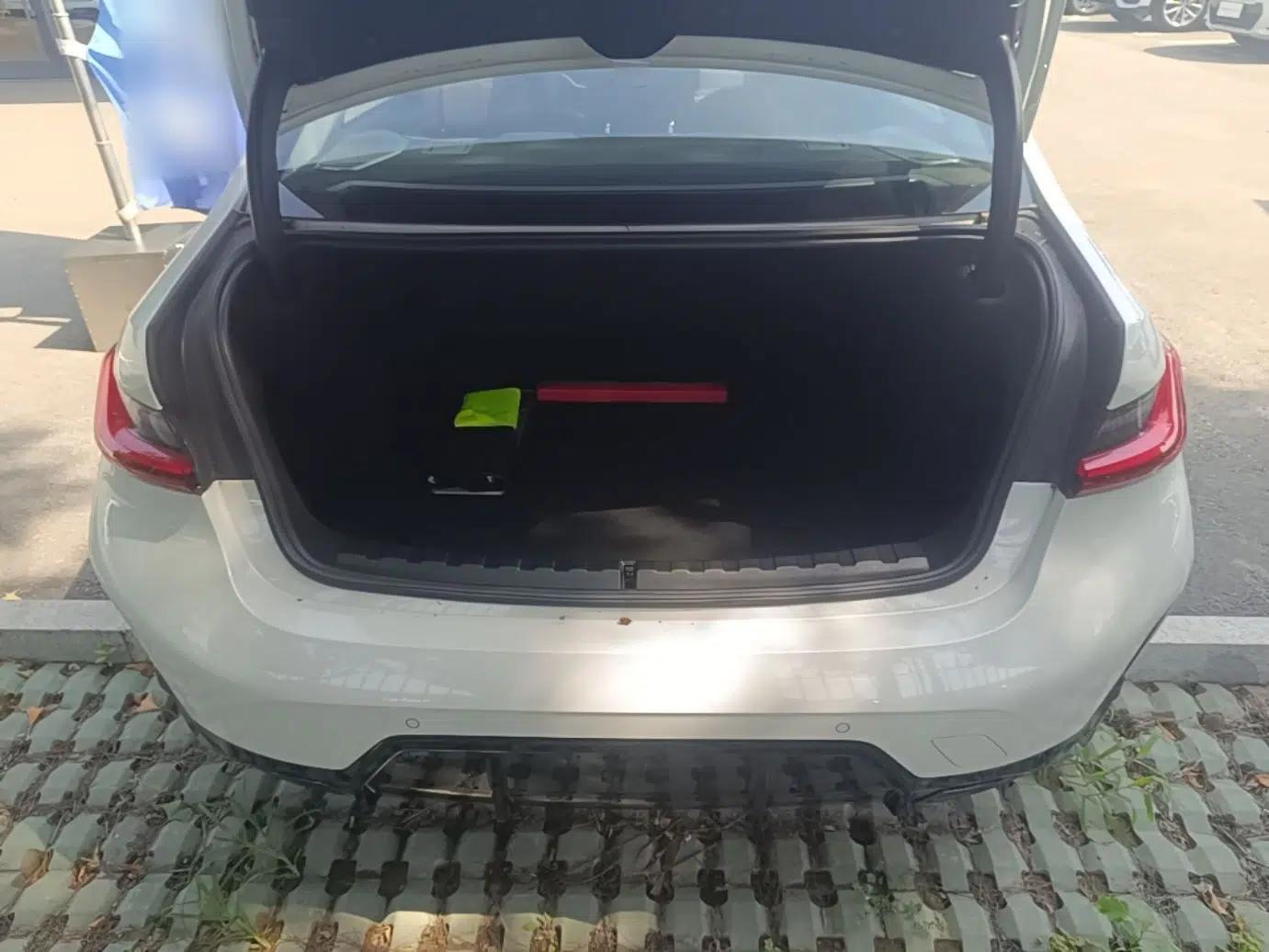 BMW 3 Series 2025 330Li M Sport Shadowline Package — миниатюра 22