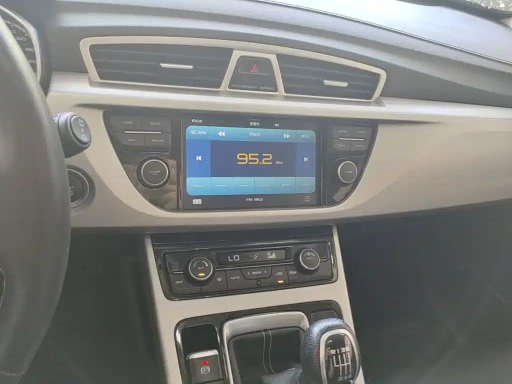 Geely Boyue 2016 2.0L Manual Smart Edition — миниатюра 13
