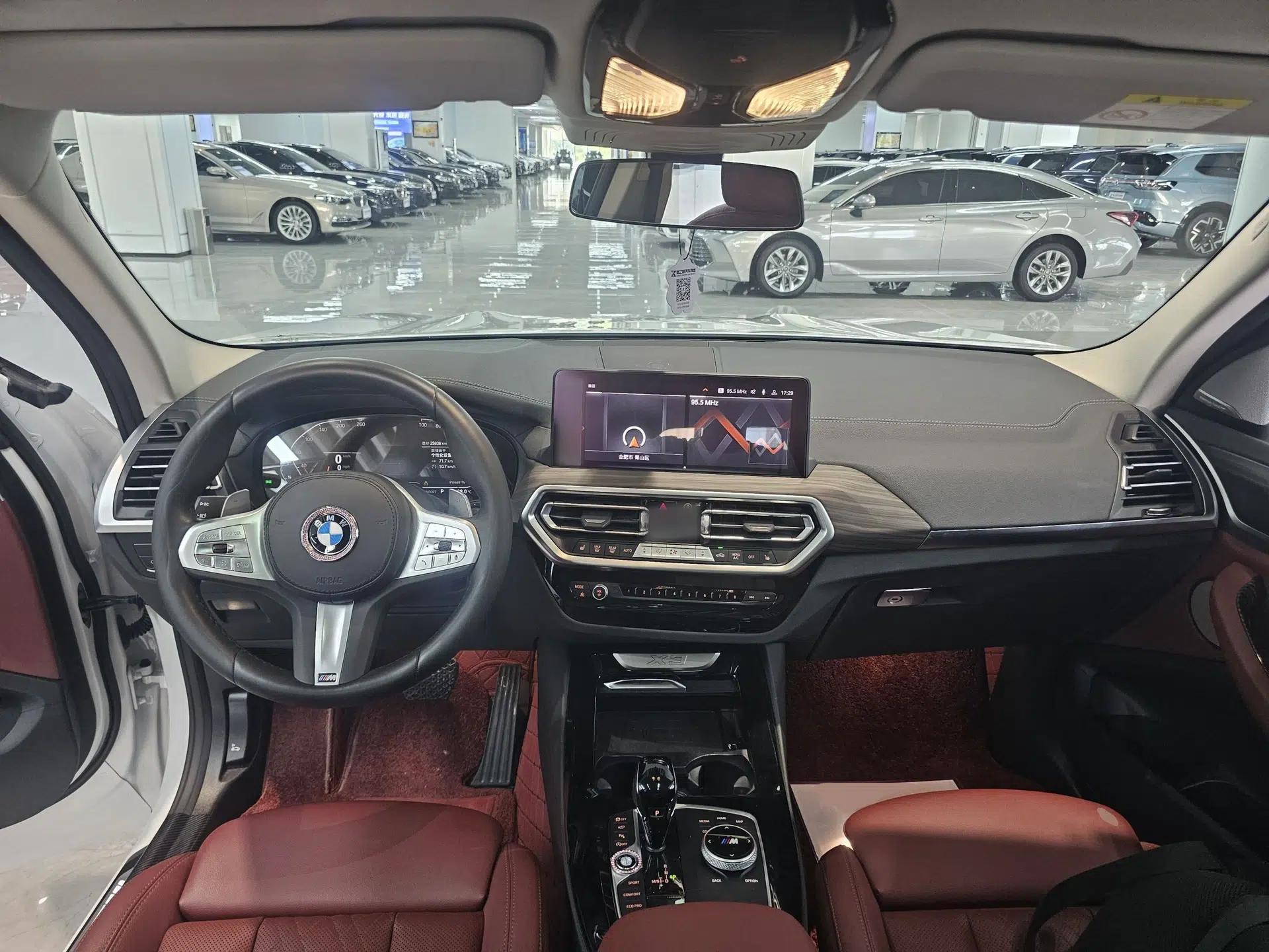 BMW X3 2023 Restyled xDrive30i Leading Edition M Night Sky Package — миниатюра 17