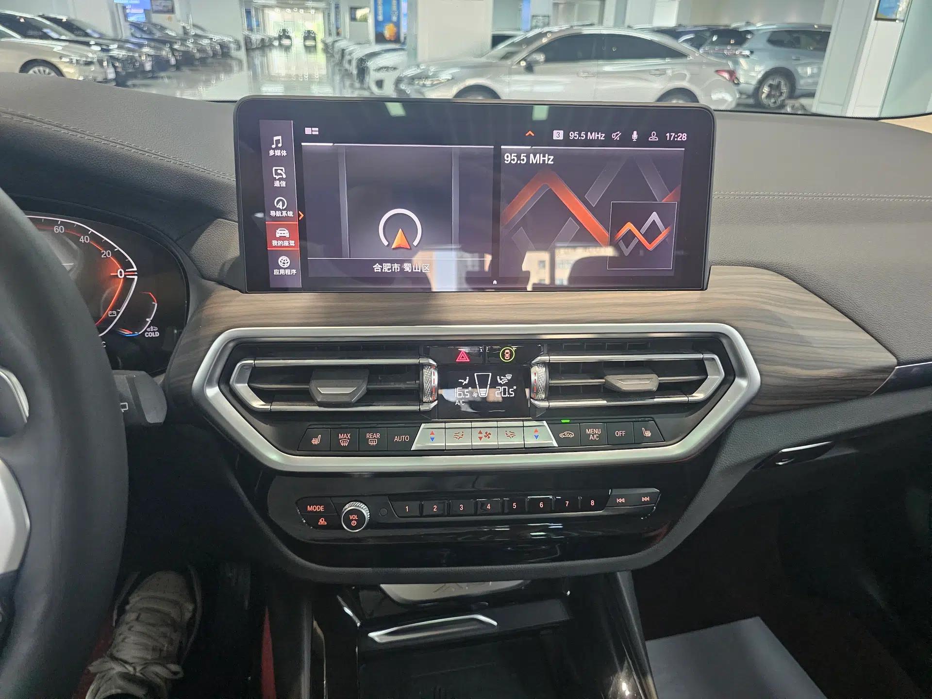 BMW X3 2023 Restyled xDrive30i Leading Edition M Night Sky Package — миниатюра 20