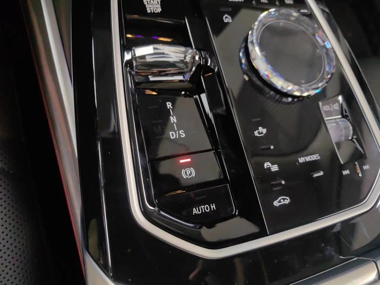 BMW 7 Series 2026 Model 740Li Leading-Edge M Sport Package — миниатюра 14