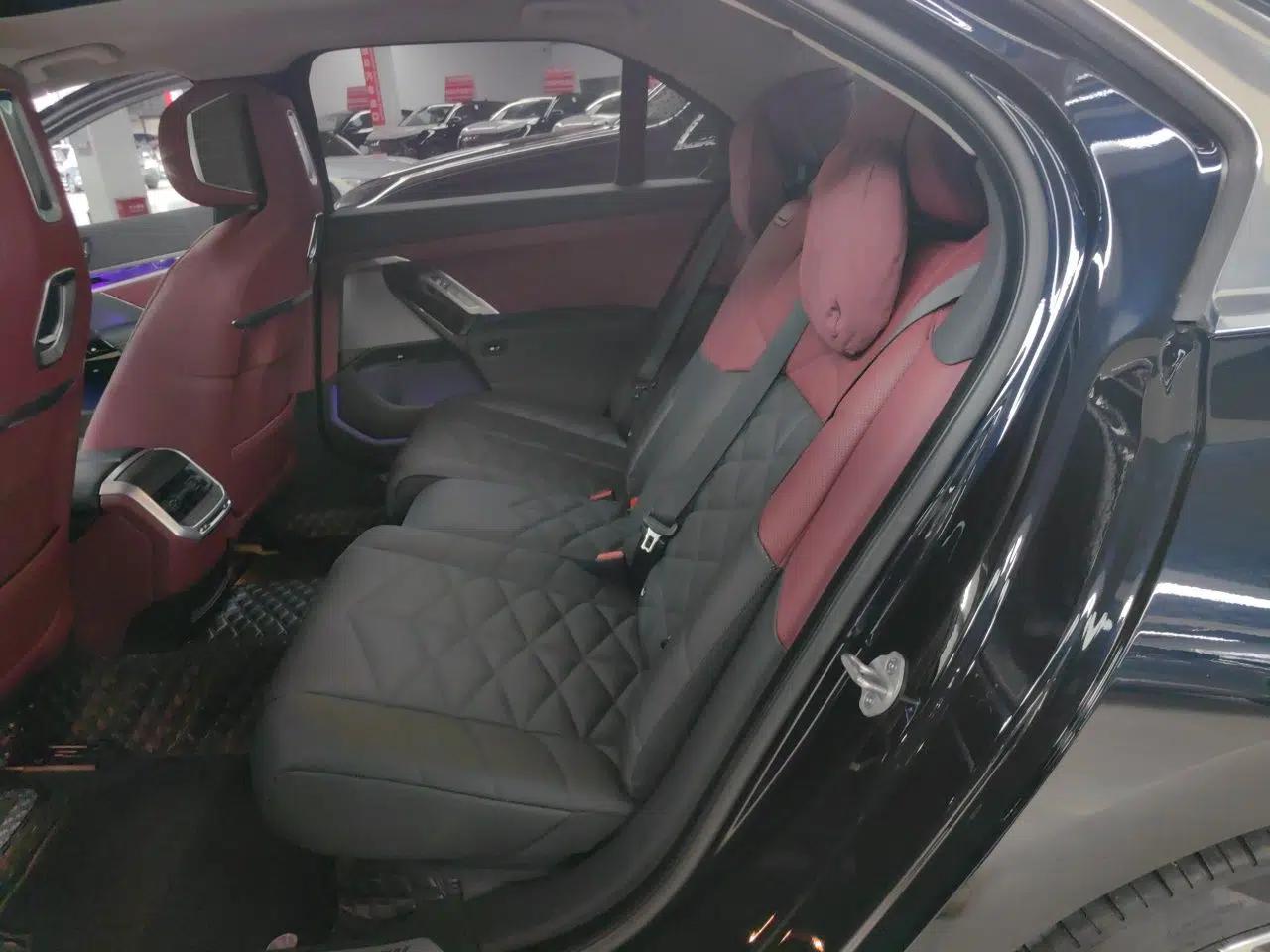BMW 7 Series 2026 Model 740Li Leading-Edge M Sport Package — миниатюра 17