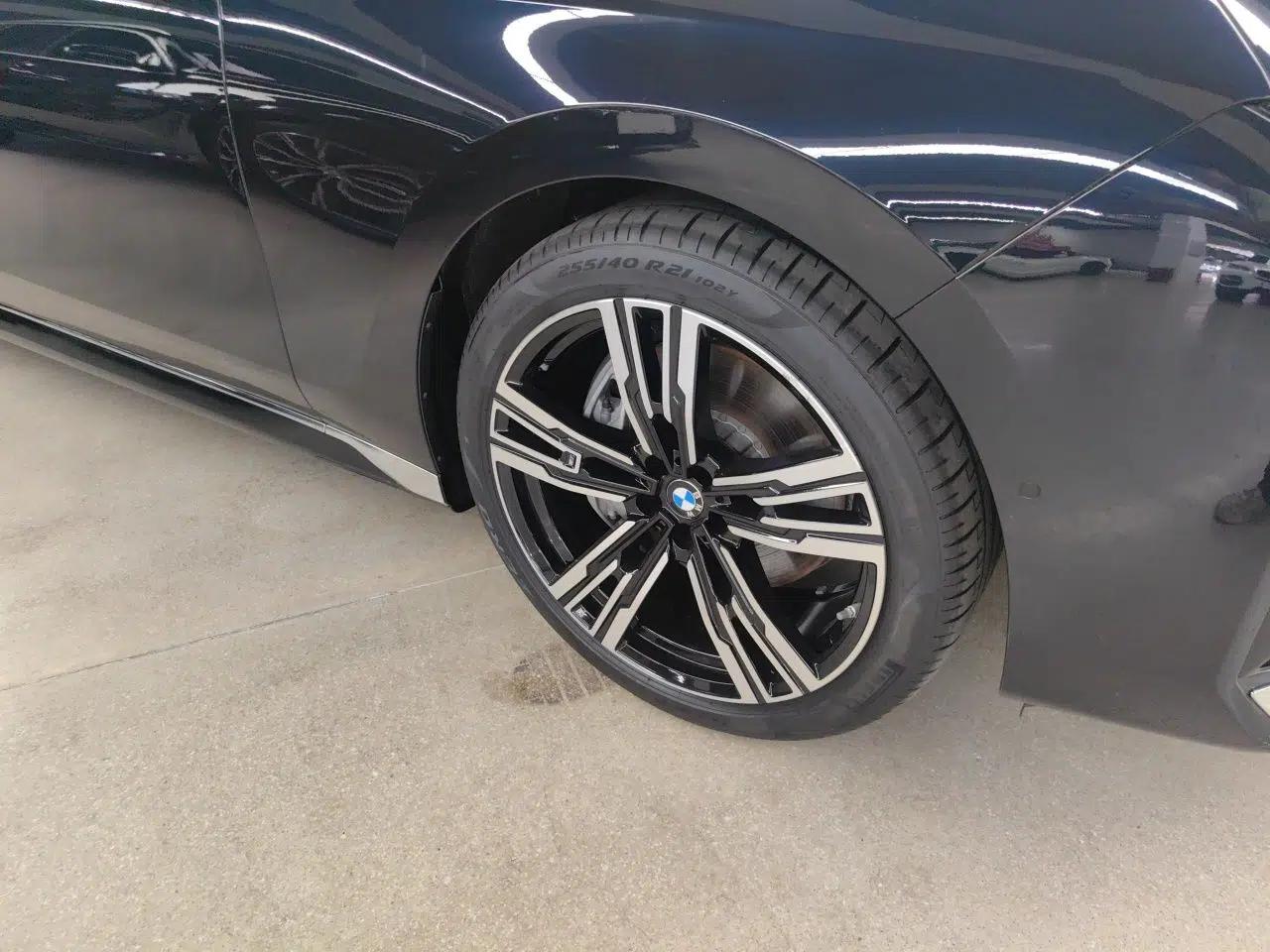 BMW 7 Series 2026 Model 740Li Leading-Edge M Sport Package — миниатюра 8