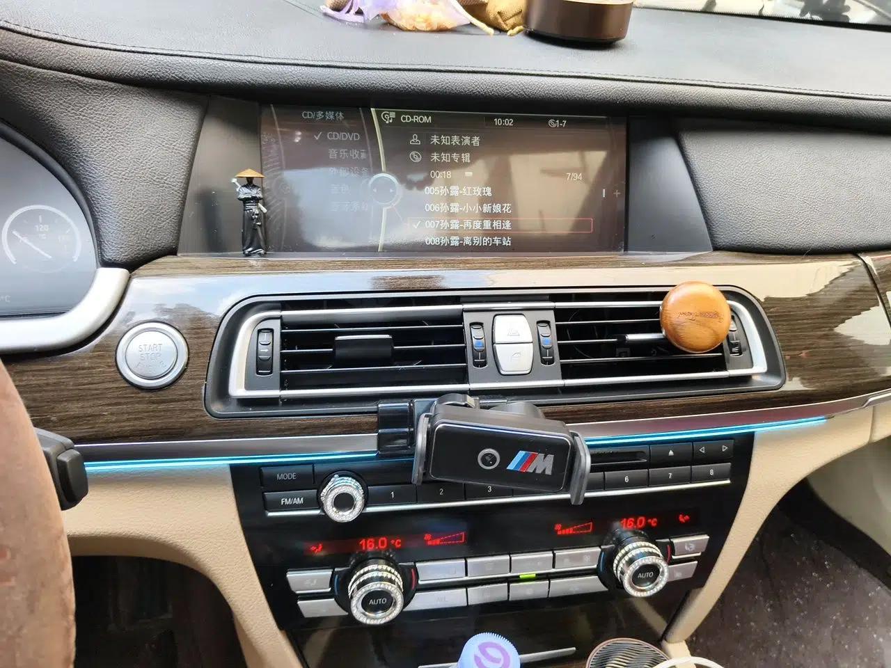 BMW 7 Series 2009 730Li Luxury Model — миниатюра 13