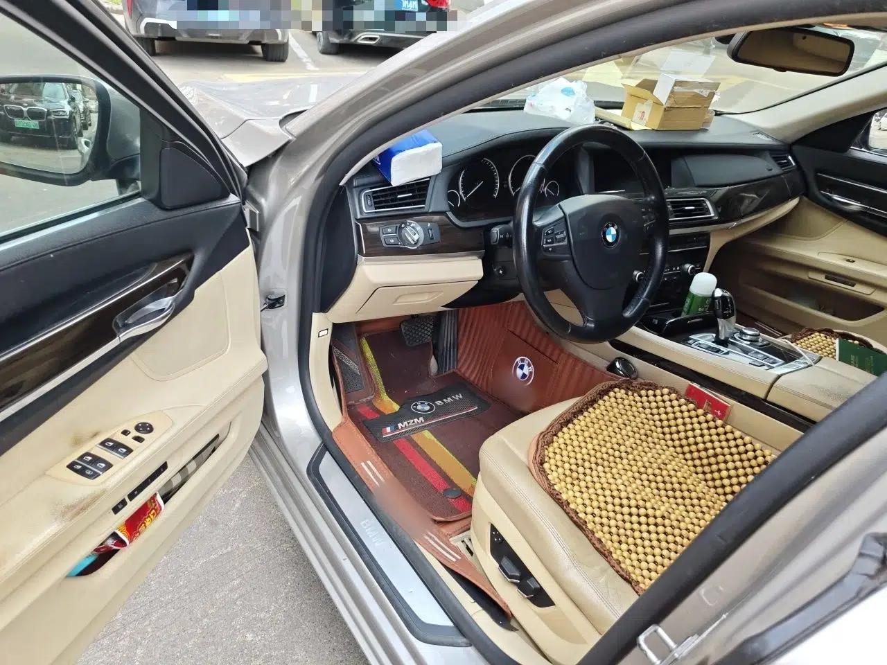 BMW 7 Series 2009 730Li Luxury Model — миниатюра 16