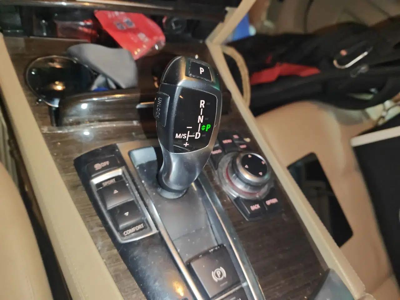 BMW 7 Series 2011 730Li Elegant Model — миниатюра 14