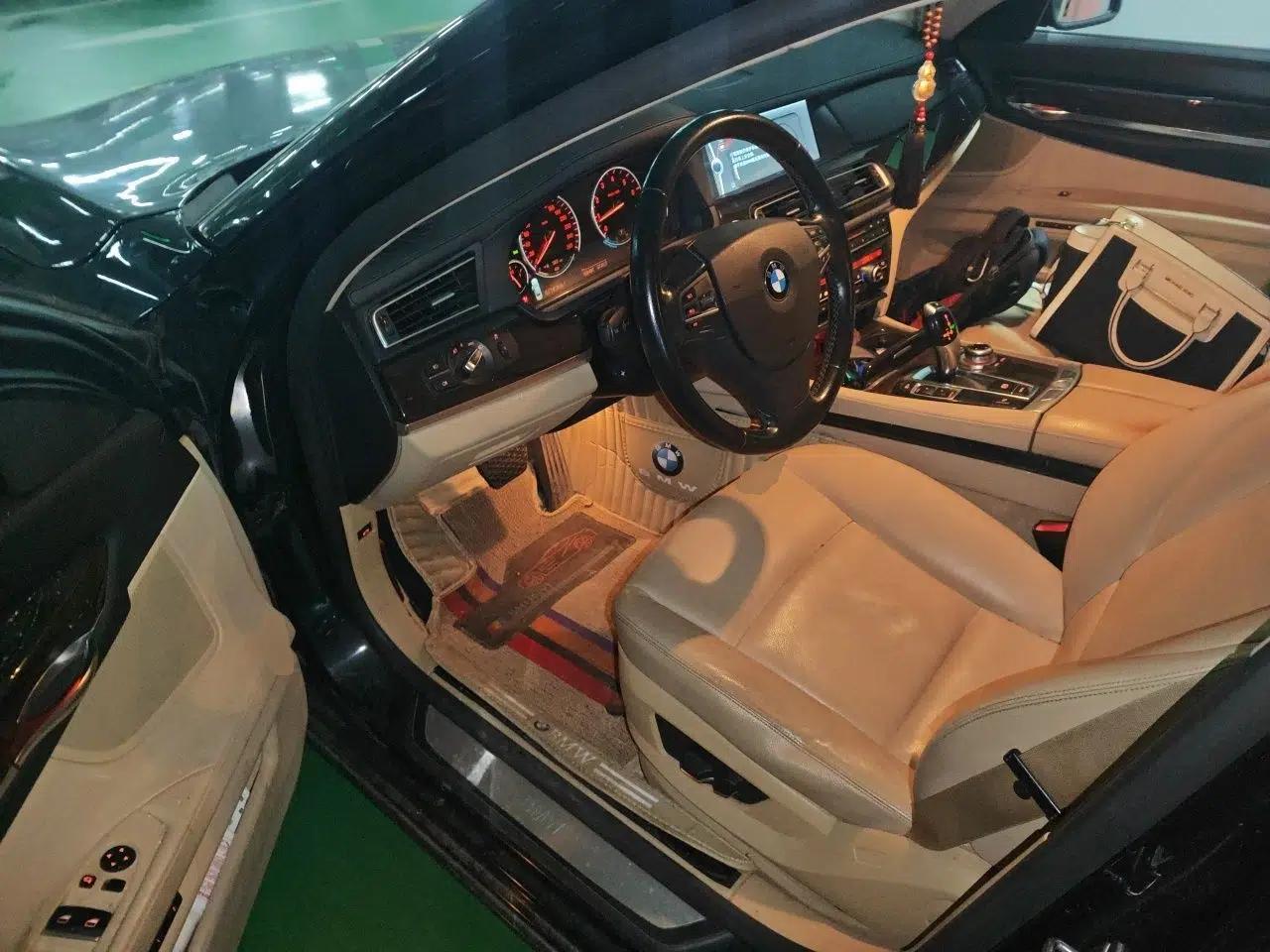 BMW 7 Series 2011 730Li Elegant Model — миниатюра 16