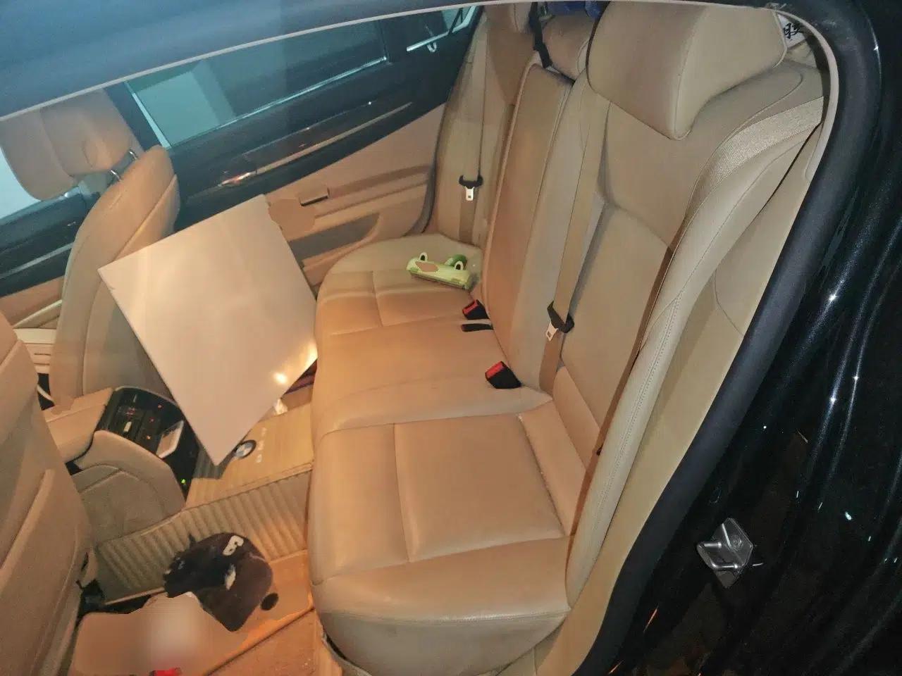 BMW 7 Series 2011 730Li Elegant Model — миниатюра 17