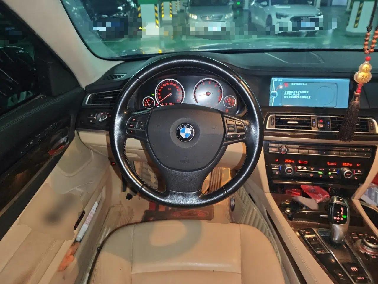 BMW 7 Series 2011 730Li Elegant Model — миниатюра 10