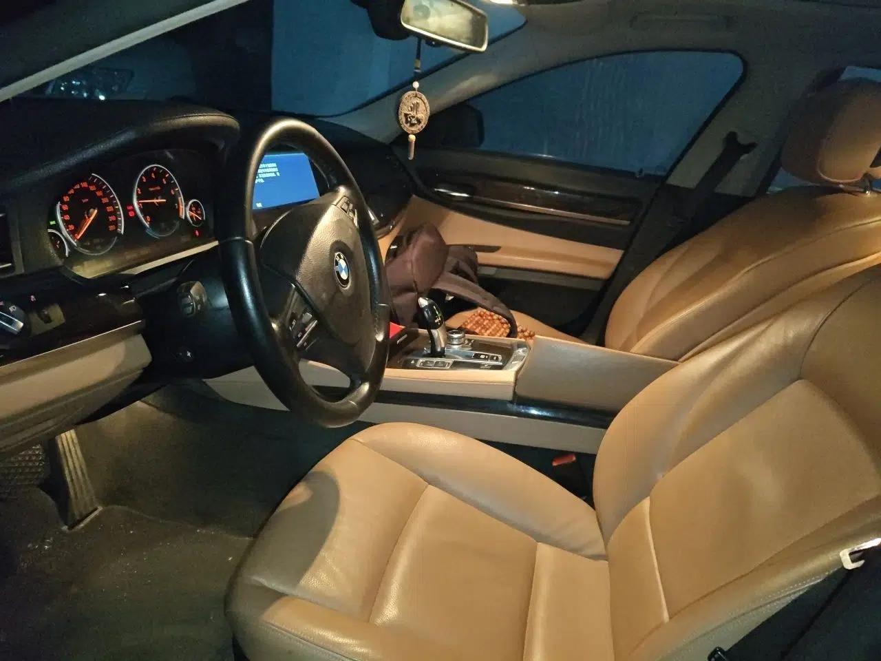 BMW 7 Series 2009 740Li Leading Model — миниатюра 15