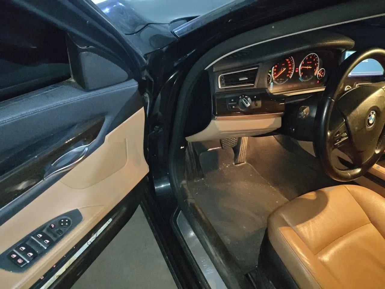 BMW 7 Series 2009 740Li Leading Model — миниатюра 16