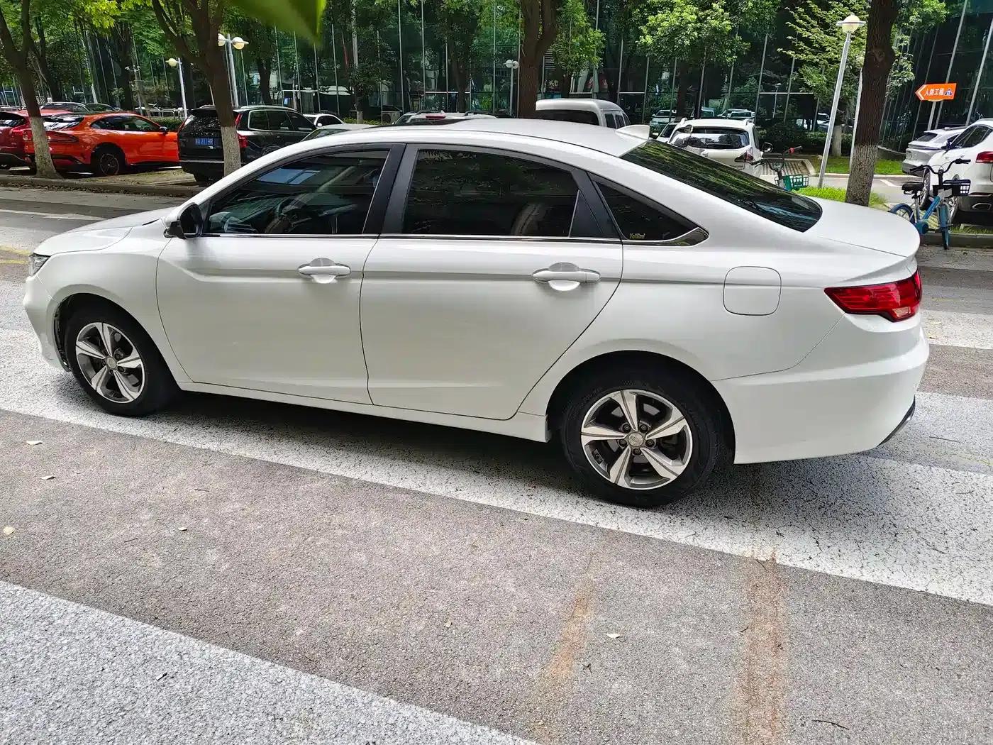Geely Emgrand GL 2018 1.8L DCT Elite Intelligent Connected Edition — миниатюра 3
