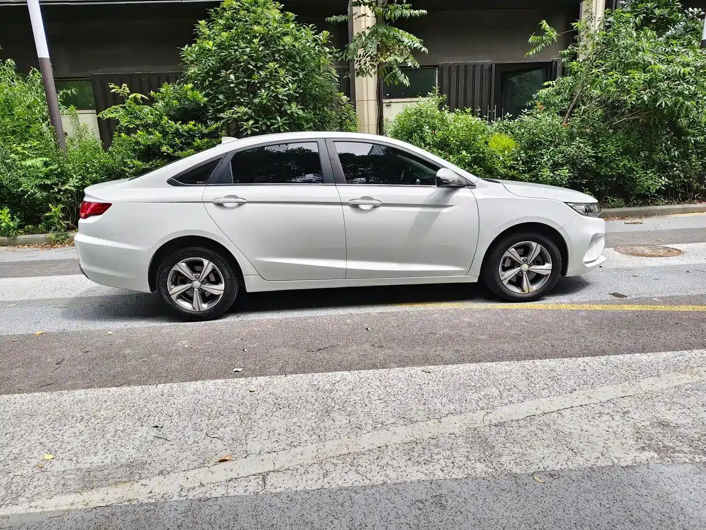 Geely Emgrand GL 2018 1.8L DCT Elite Intelligent Connected Edition — миниатюра 5