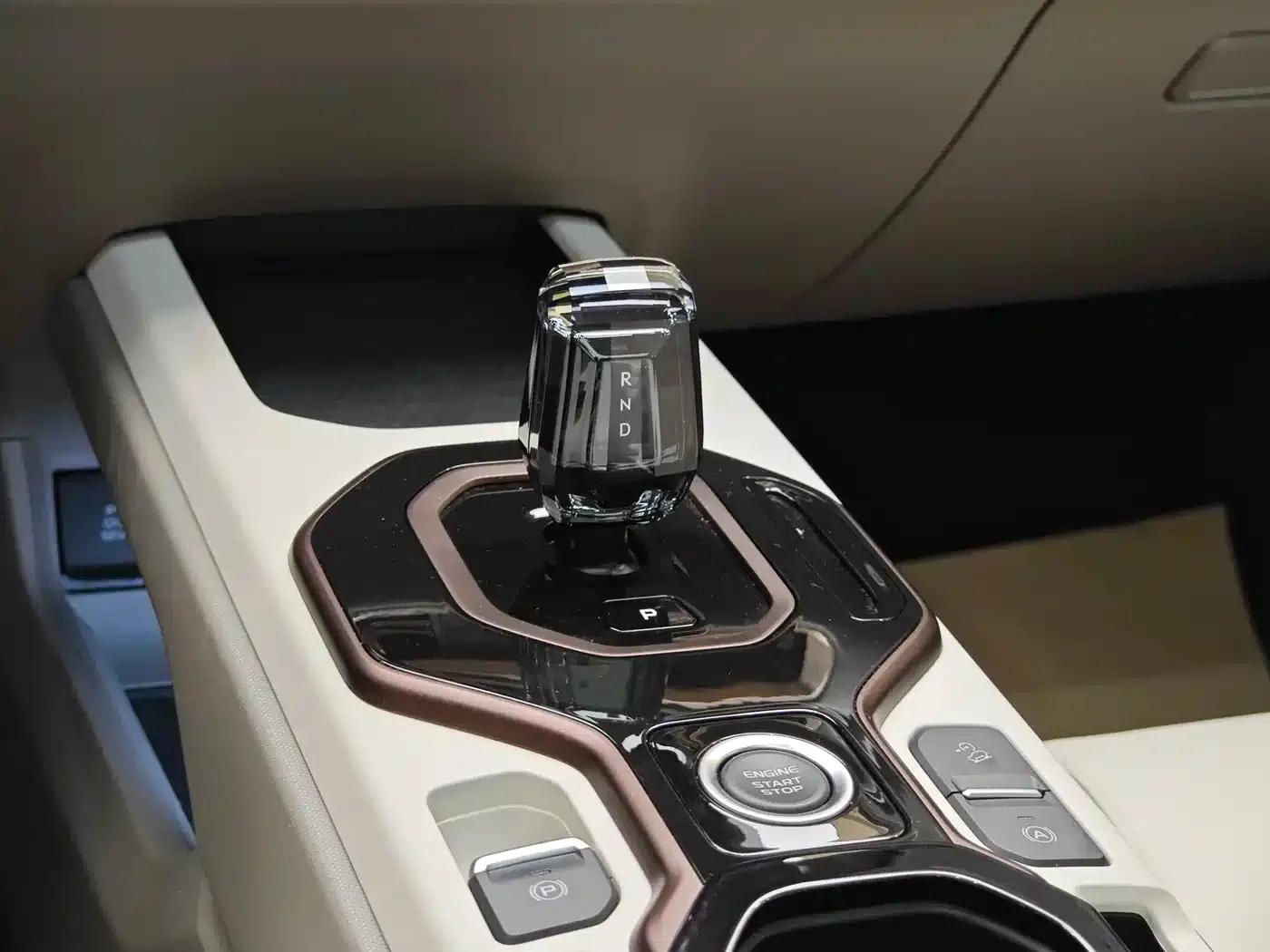 Geely ICON 2026 Chocolate 1.5TD Premium Edition — миниатюра 18