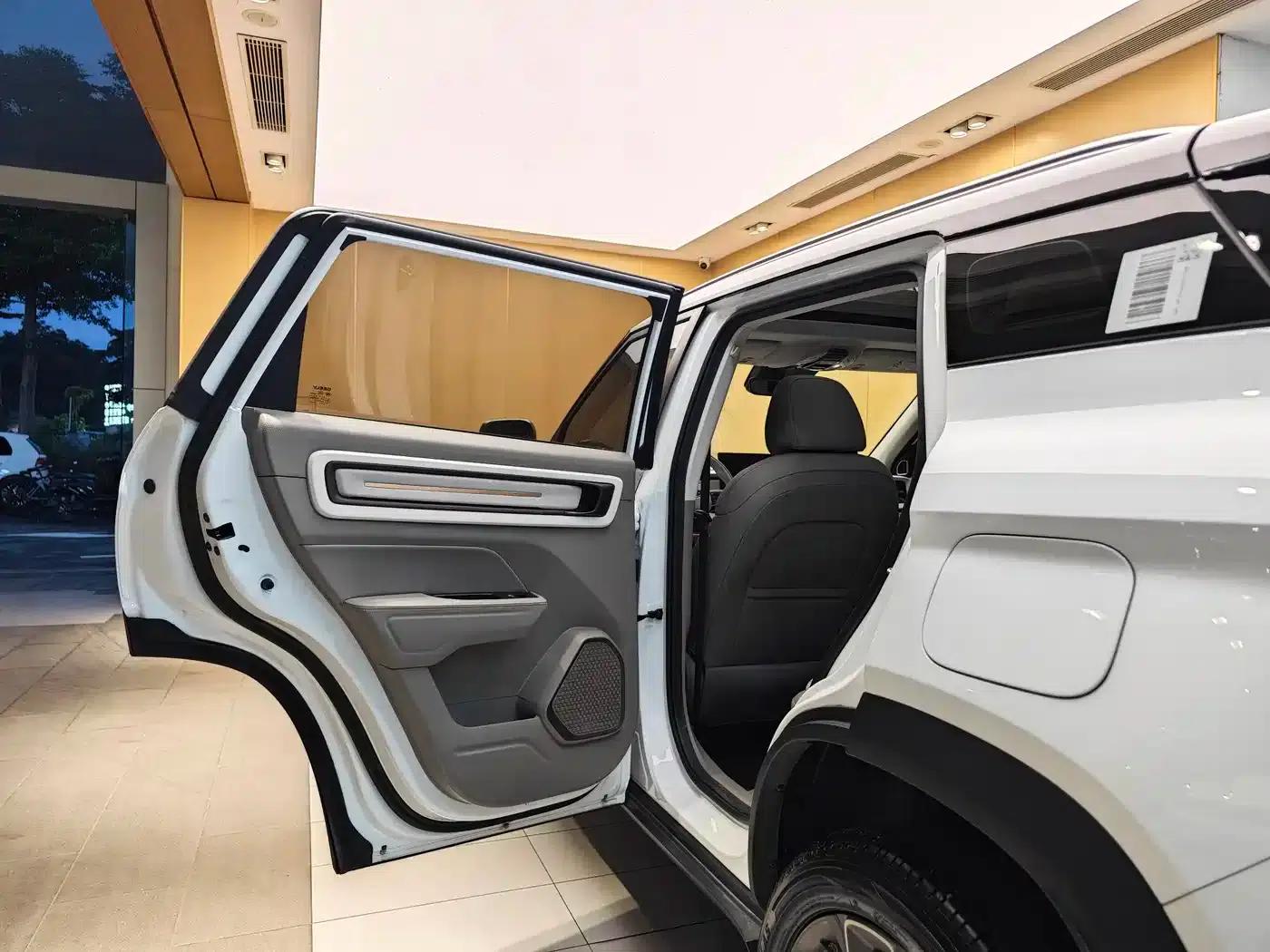 Geely ICON 2026 Chocolate 1.5TD Premium Edition — миниатюра 21